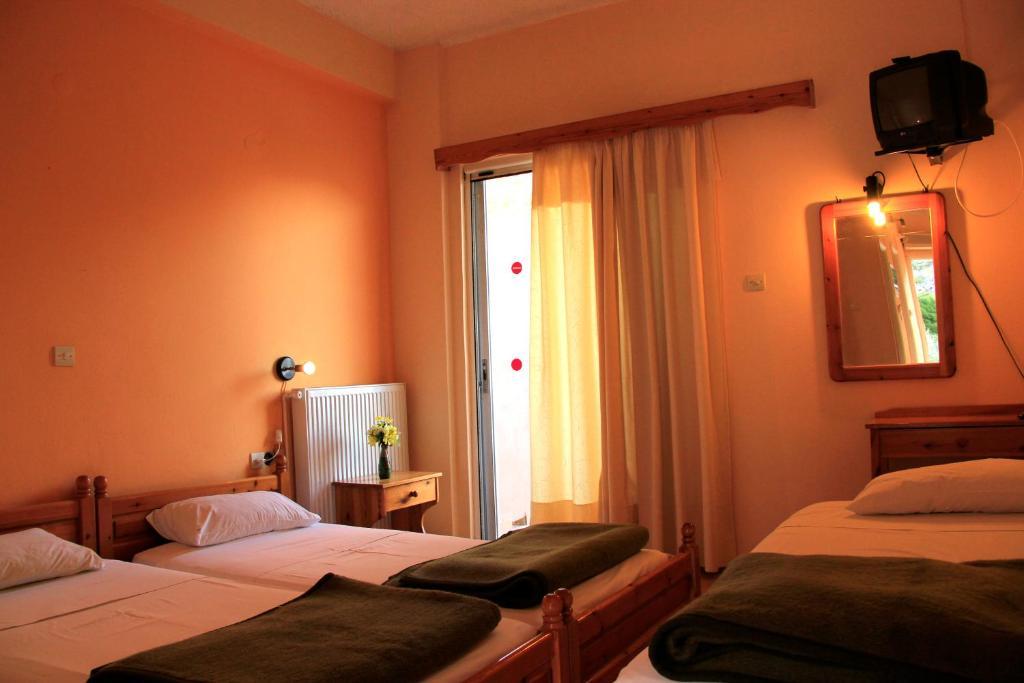 Hotel Galaxias Agioi Pandes Habitación foto