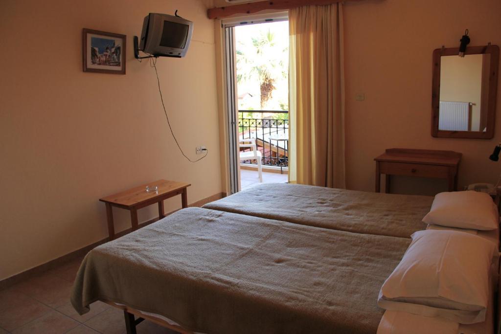 Hotel Galaxias Agioi Pandes Habitación foto