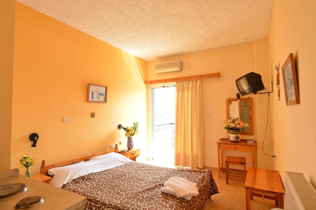 Hotel Galaxias Agioi Pandes Habitación foto