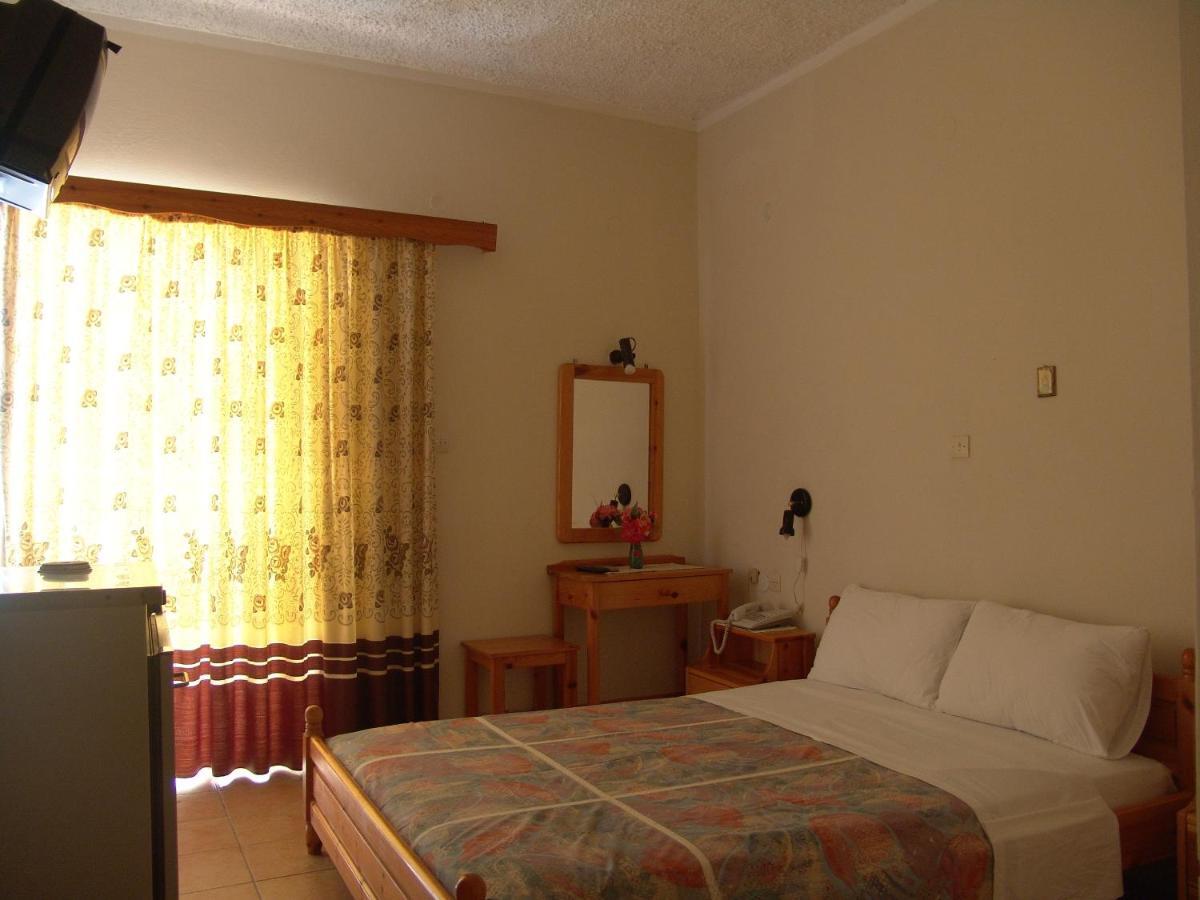 Hotel Galaxias Agioi Pandes Habitación foto